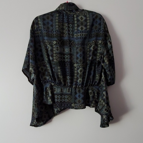 Forever 21 Geometric Southwest Print Shrug - Picture 6 of 7